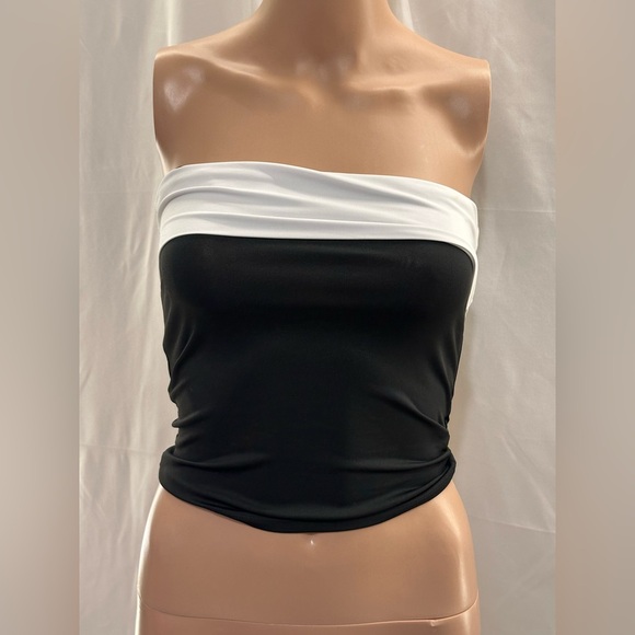 New NWOT Superdown Jodie Top in Black white strapless crop revolve - Picture 4 of 5